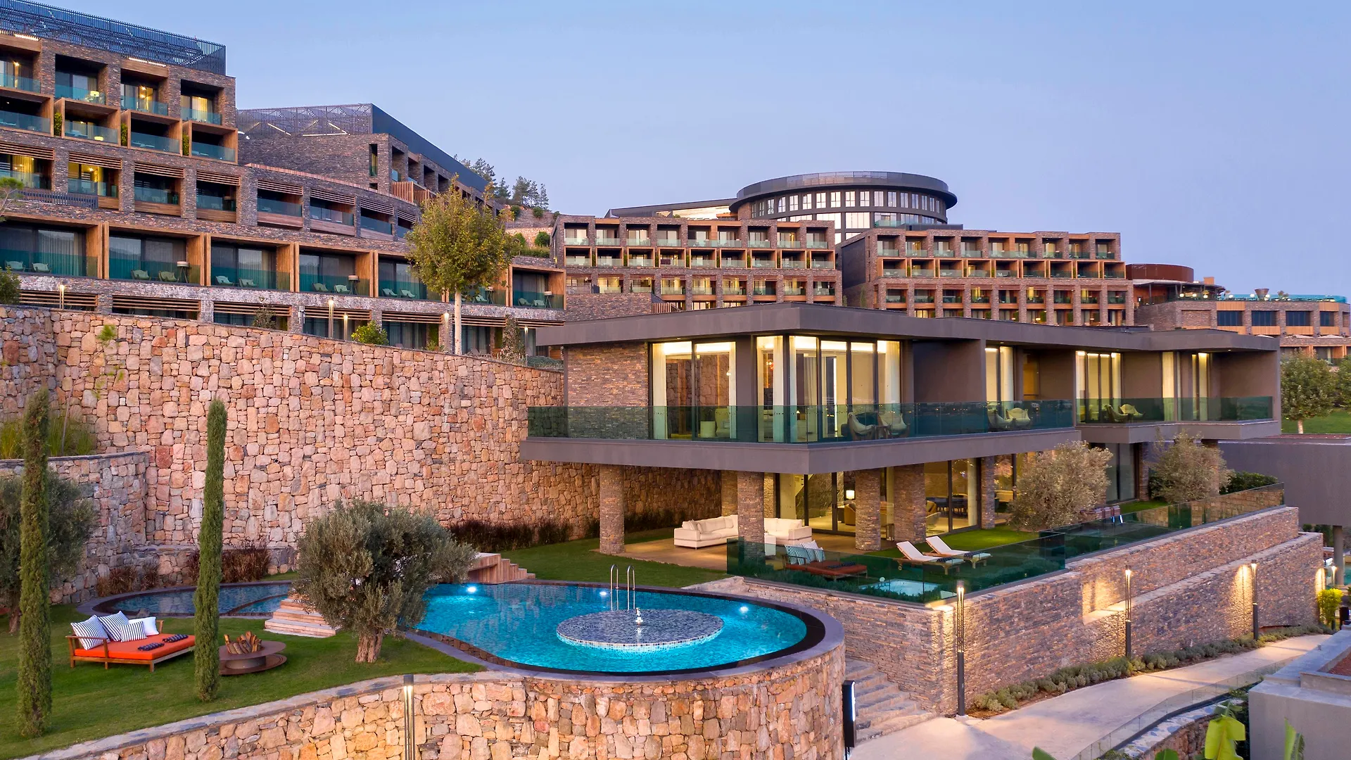 Lujo Hotel Bodrum contacts